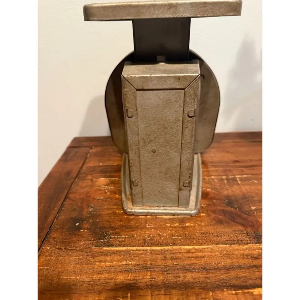 vintage Pelouze mechanical postal scale